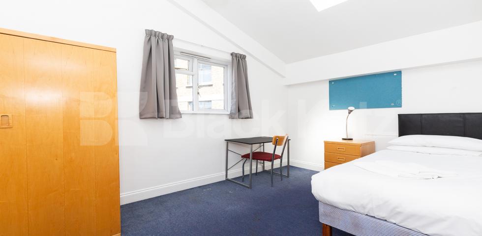 			WAREHOUSE CONVERSION, 3 Bedroom, 1 bath, 1 reception Apartment			 Crawford Passage EC1R, FARRINGDON / CLARKENWELL